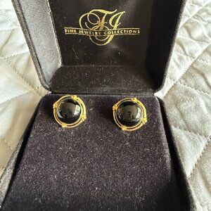 A pair of elegant vintage-style earEaring , 14 K Gold , Fine Jewelry Collections